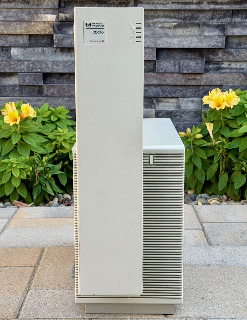 HP Apollo 9000 Series 400 front panel