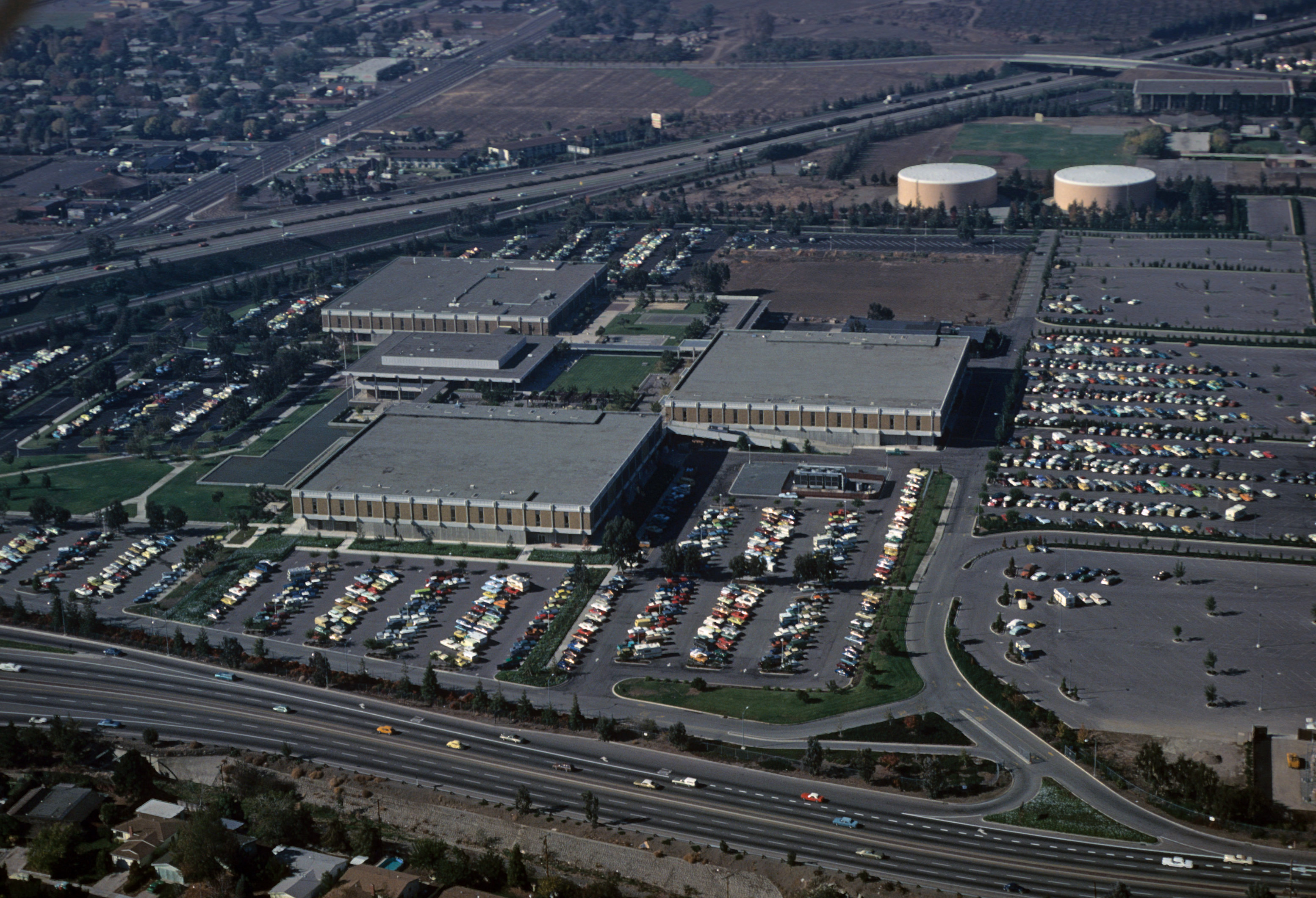 Hewlett-Packard Santa Clara Division